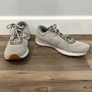 New Balance Fresh Foam Arishi v1 Running Shoe Womens 9 B Gray Training Sneaker
